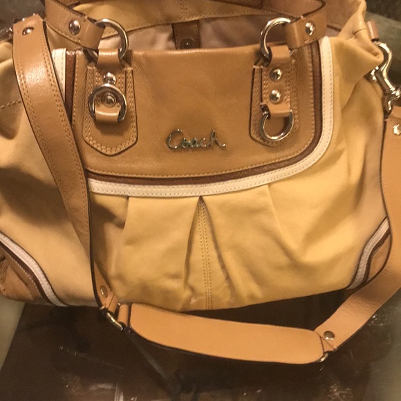 🛑🛑🛑 COACH  STOP take a look beautiful stunning and Classy. - Picture 10 of 14